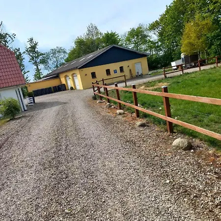 Cozy & Spacious For 4 Single Beds