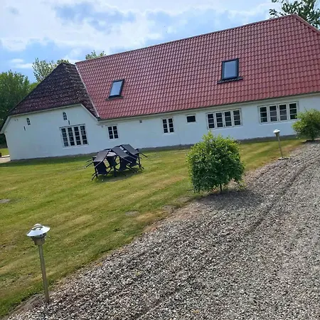 Cozy & Spacious For 4 Single Beds Feriehus