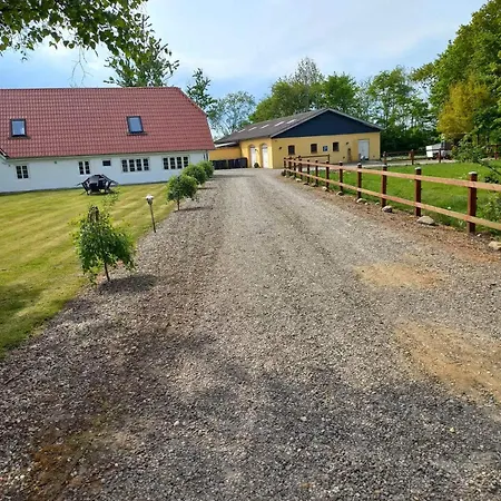 Dom wakacyjny Cozy & Spacious For 4 Single Beds *