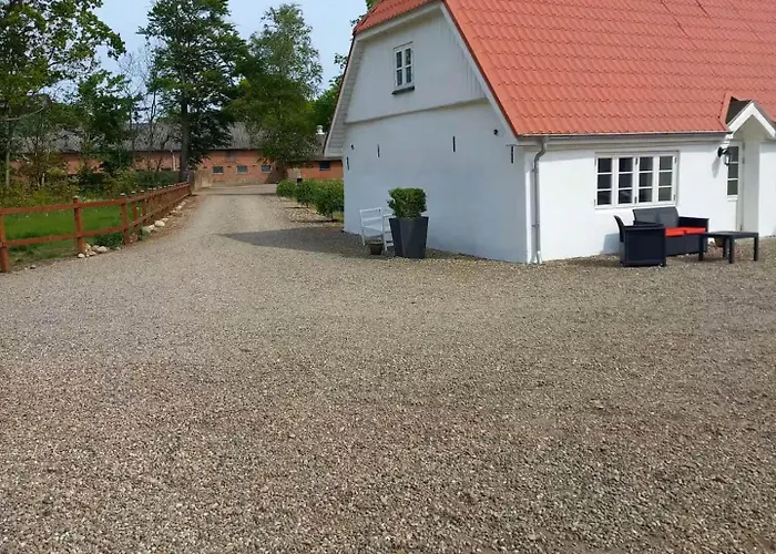 Holiday home Cozy & Spacious For 4 Single Beds